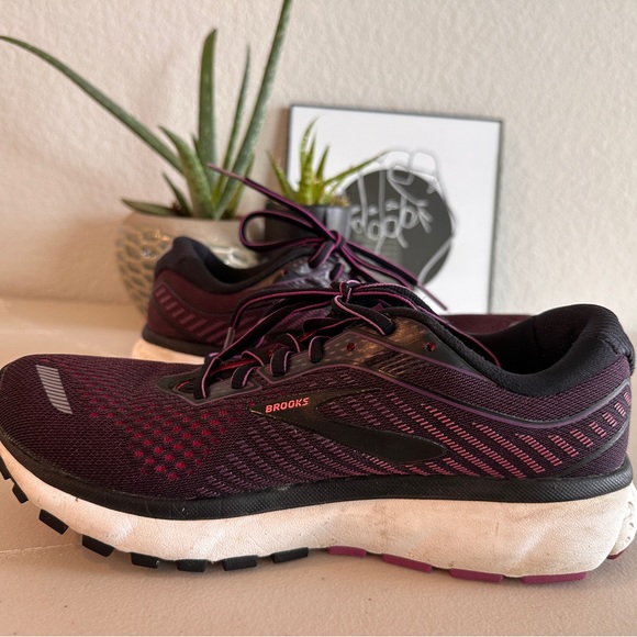 Brooks Ghost 12 Running Shoes (Size 7) - Picture 5 of 10